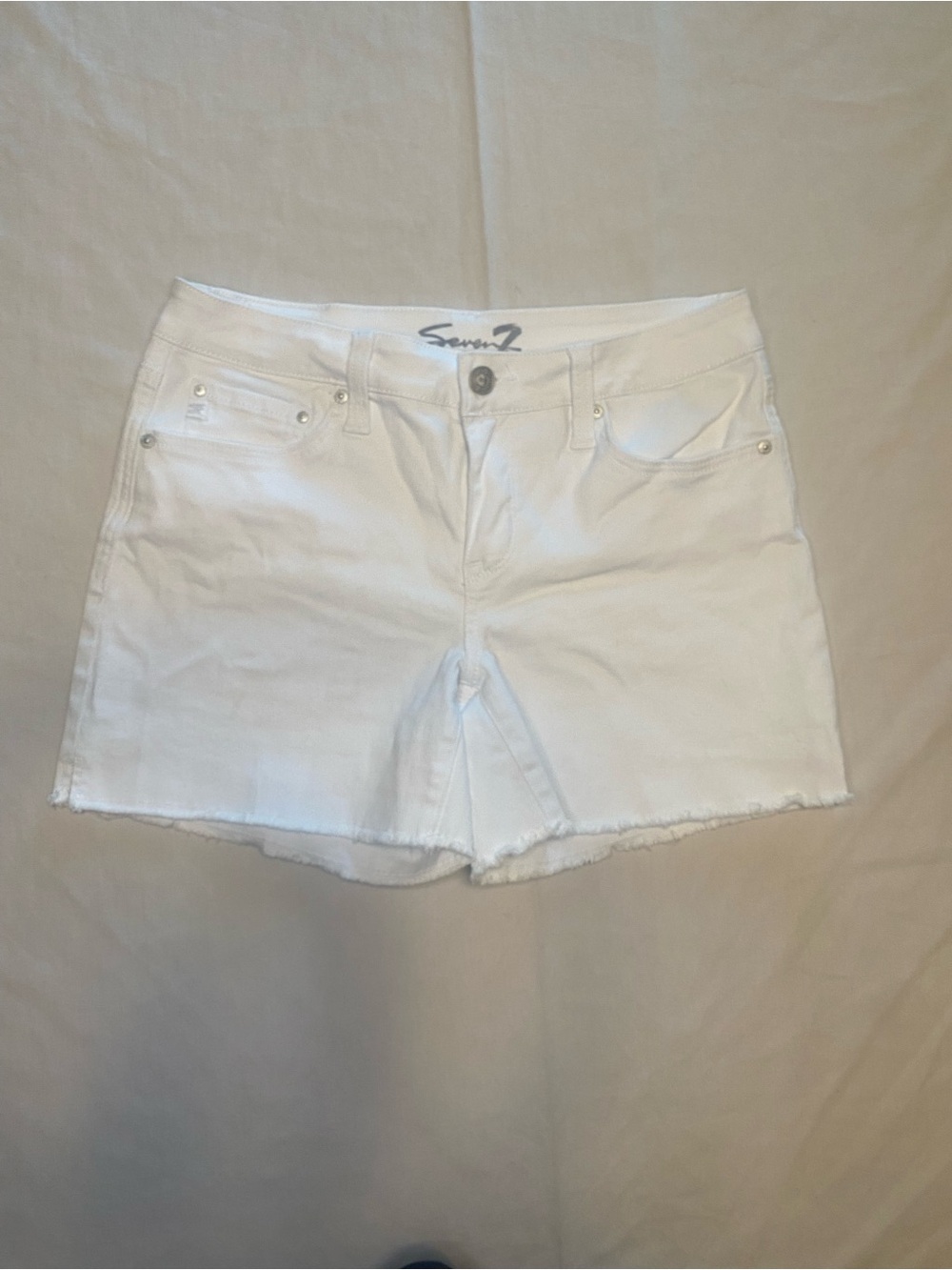 Seven7 Weekend Denim Shorts Womens Sz 4 White Raw Hem Stretch Jean Shorts Summer